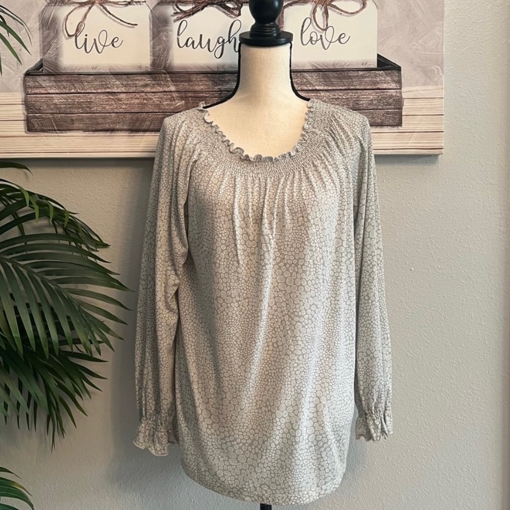 ♥️❄️Attention Woman’s Long Sleeve Top Size L